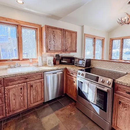 Benchmark Dr 101 ~ Holiday home