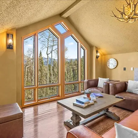 Retreat- Private Deck & Fireplaces *