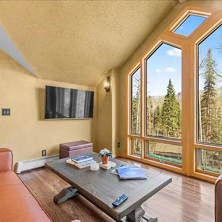 Retreat- Private Deck & Fireplaces *