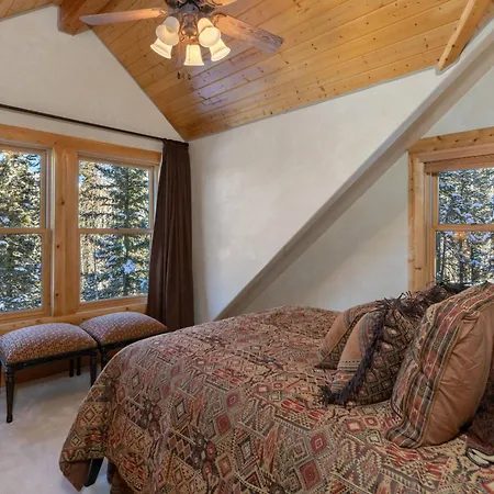 San Joaquin Rd 162 ~ Spruce Splendor Holiday home