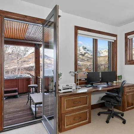 Aj Drive 133 ~ Alpenglow Holiday home *
