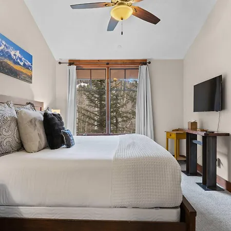Mountain Village Retreat Hot Tub Ski-inout * Telluride