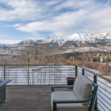 Aj Drive 133 ~ Alpenglow Holiday home *
