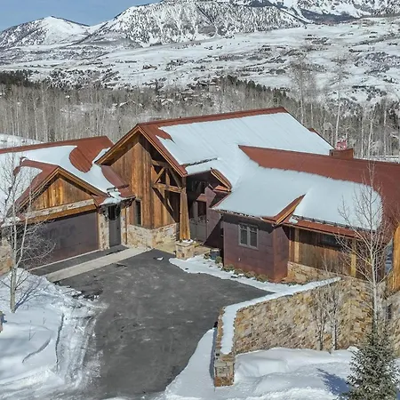 Aj Drive 133 ~ Alpenglow Holiday home