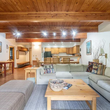 Riverside Retreat Apartment *