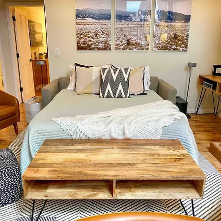 Family Friendly Mainstreet Townhome Apartment
