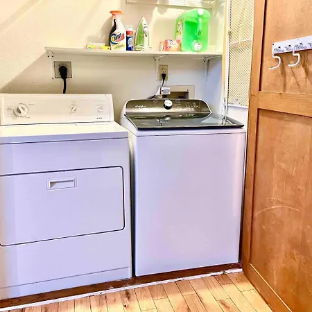Apartment Family Friendly Mainstreet Townhome