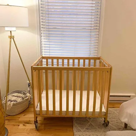 Apartment Family Friendly Mainstreet Townhome *