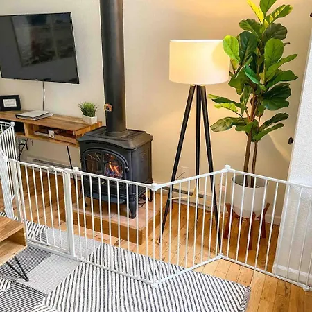 Family Friendly Mainstreet Townhome *