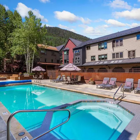 Chic Condo, Short Walk To Lift 7, Covered Parking