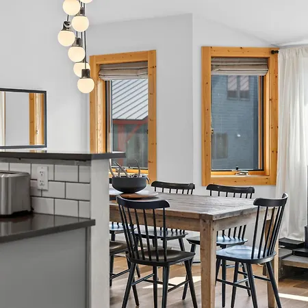 Chic Condo, Short Walk To Lift 7, Covered Parking