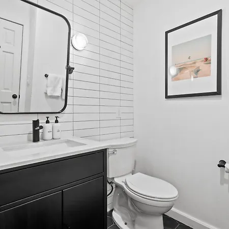 Apartment Chic Condo, Short Walk To Lift 7, Covered Parking