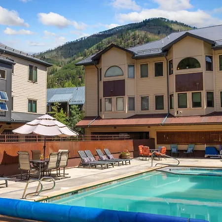 Chic Condo, Short Walk To Lift 7, Covered Parking *