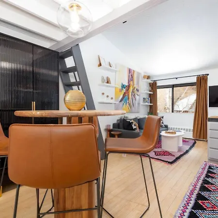 Apartment Vibrant W Hot Tub