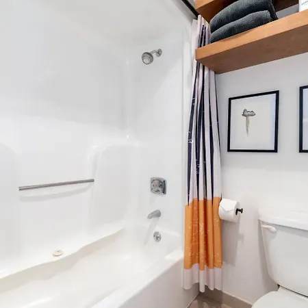 Apartment Vibrant W Hot Tub