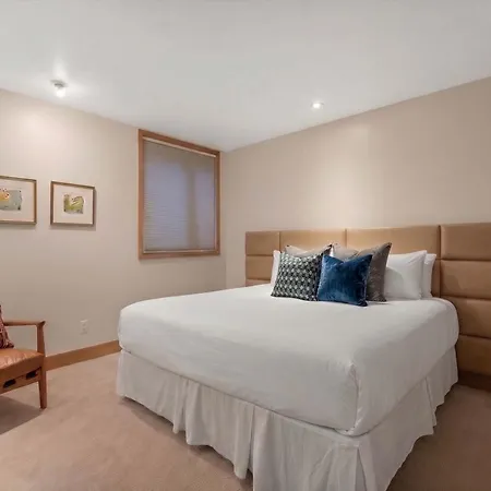Holiday home Downtown Luxury Retreat Private Hot Tub