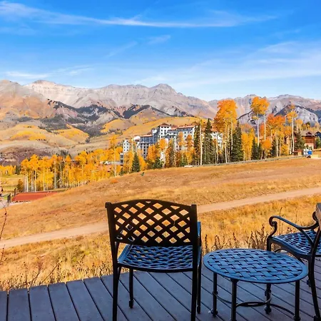 Mountain Village Retreat - Steam Shower & Views Holiday home *