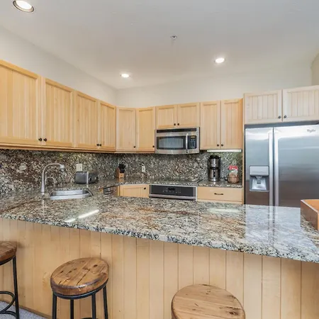 Slopeside Retreat Townhouse Holiday home *
