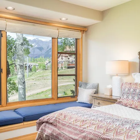 Slopeside Retreat Townhouse Holiday home *