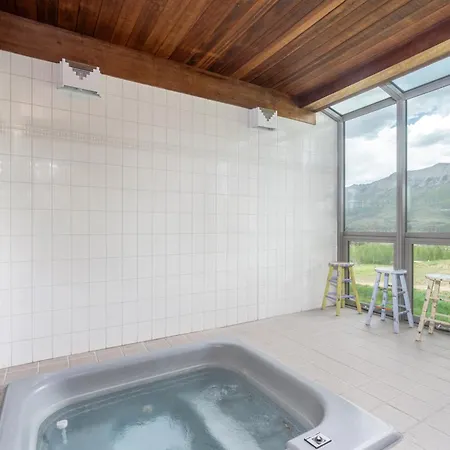 Slopeside Retreat Townhouse Holiday home *