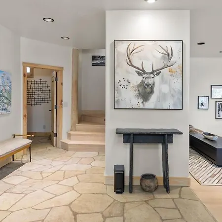 Renovated In 2026 Mountain Village Luxury Retreat Holiday home *