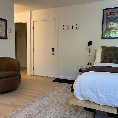 Apartment In Town Slope View With Sunny Patio *