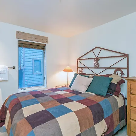 Slopeside Hideaway Apartment