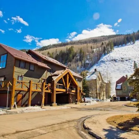 Slopeside Hideaway *