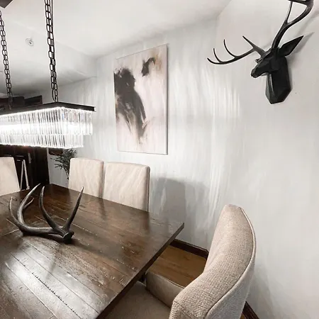 Luxury 5 Star Private Madeline Holiday home