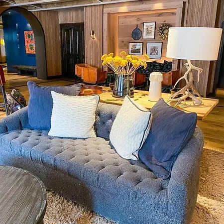 Luxury 5 Star Private Madeline Holiday home