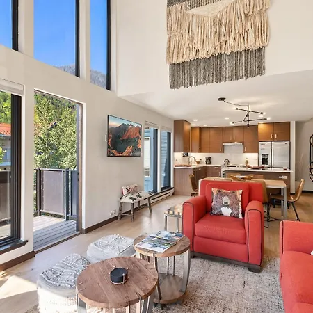 Big & Bright Hidden Gem With Garage, Hot Tub, Lux Kitchen Apartment Telluride