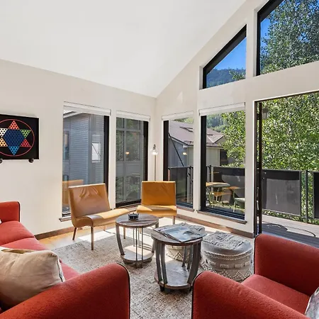 Big & Bright Hidden Gem With Garage, Hot Tub, Lux Kitchen Apartment Telluride
