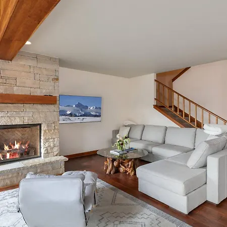 Lawson Point 107 A ~ Lawson Point Lookout Holiday home *