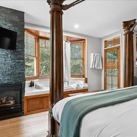 Holiday home Wildwood Canyon - Views & Hot Tub *