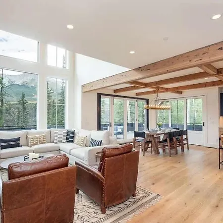 Holiday home Luxe Oasis - Hot Tub & Deck & Views