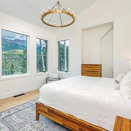 Luxe Oasis - Hot Tub & Deck & Views Holiday home Telluride