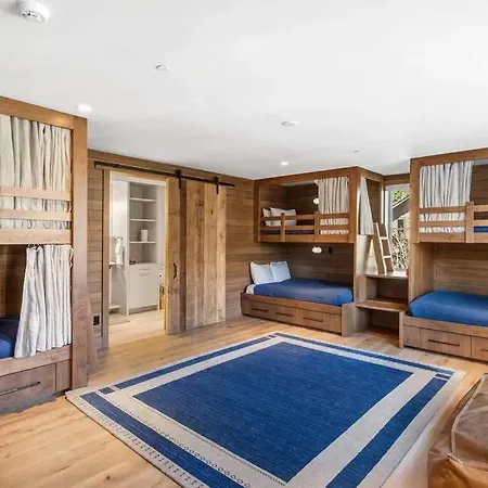 Luxe Oasis - Hot Tub & Deck & Views *
