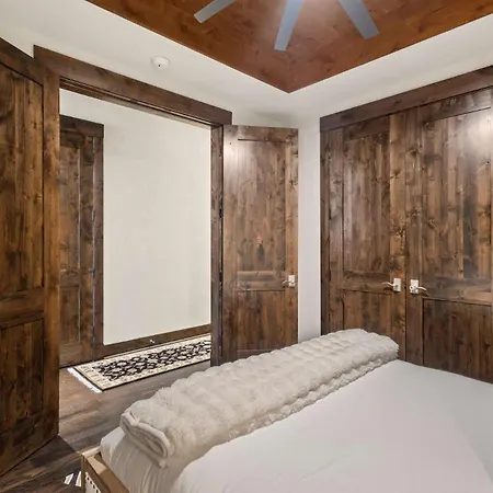 Mountain Village Escape - Views Steam Shower Holiday home *