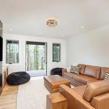 Holiday home Luxe Oasis - Hot Tub & Deck & Views