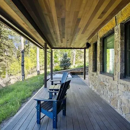 Luxe Oasis - Hot Tub & Deck & Views Holiday home *