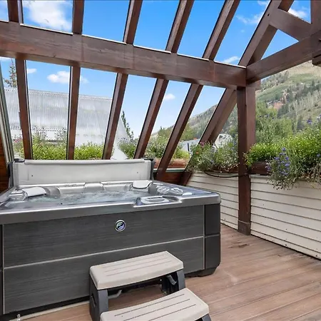 Wildwood Canyon - Views & Hot Tub Holiday home Telluride