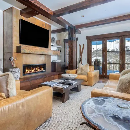 Apartment Elegant 4-bedroom Penthouse Above Mountain Village