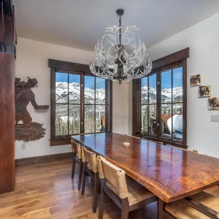 Elegant 4-bedroom Penthouse Above Mountain Village Telluride