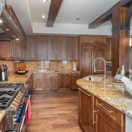 Apartment Elegant 4-bedroom Penthouse Above Mountain Village