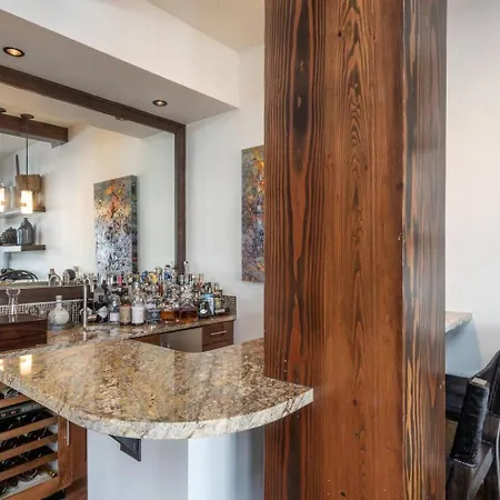 Elegant 4-bedroom Penthouse Above Mountain Village *