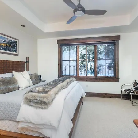 Elegant 4-bedroom Penthouse Above Mountain Village Apartment