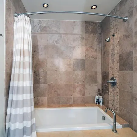 Elegant 4-bedroom Penthouse Above Mountain Village *