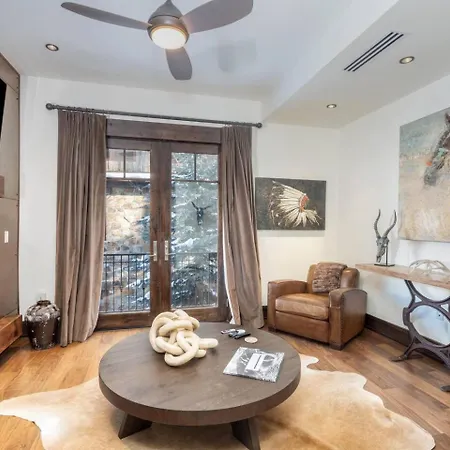 Elegant 4-bedroom Penthouse Above Mountain Village * Telluride