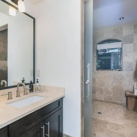 Elegant 4-bedroom Penthouse Above Mountain Village