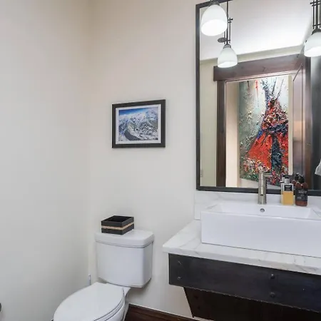 Elegant 4-bedroom Penthouse Above Mountain Village Apartment